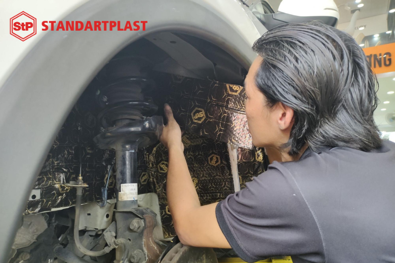 Top 2 vật liệu dán cách âm chống ồn xe ô tô tốt nhất hiện nay 14 Dán cách âm StP chống ồn cho xe ô tô ở vị trí hốc bánh