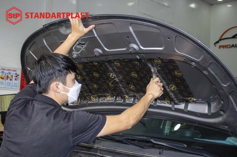 Đánh giá vật liệu cách âm ô tô tốt nhất hiện nay 11 Thi công cách âm khoang máy bằng miếng dán StP