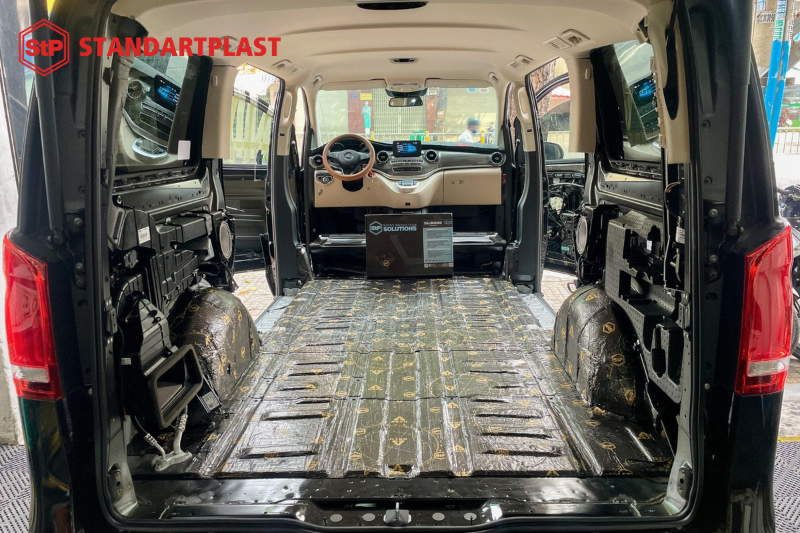 Vật liệu cách âm chuyên dụng giúp hấp thụ và cách âm tiếng ồn từ bên ngoài