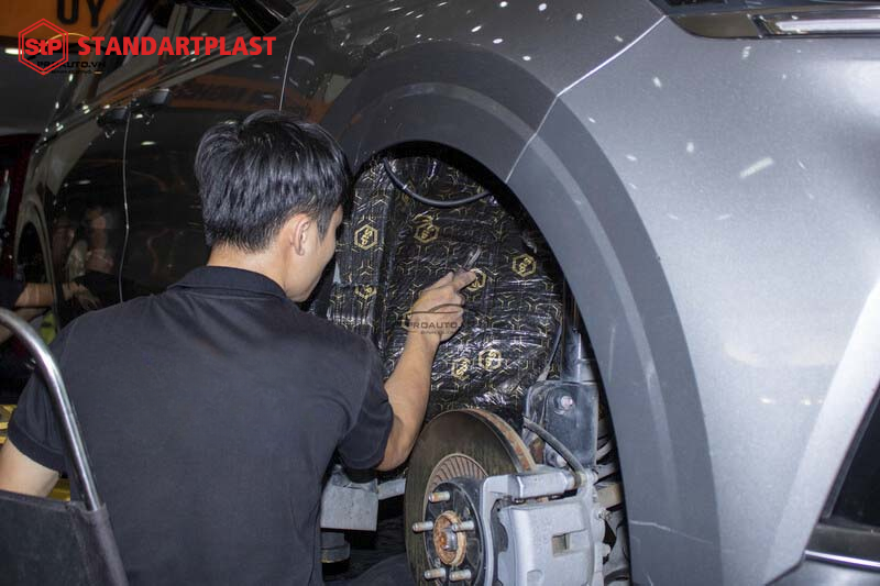 Tiêu âm StP Biplast - Nâng cao chất lượng âm thanh ô tô 7 Dán tiêu âm và cách âm vị trí vè trước - sau ô tô