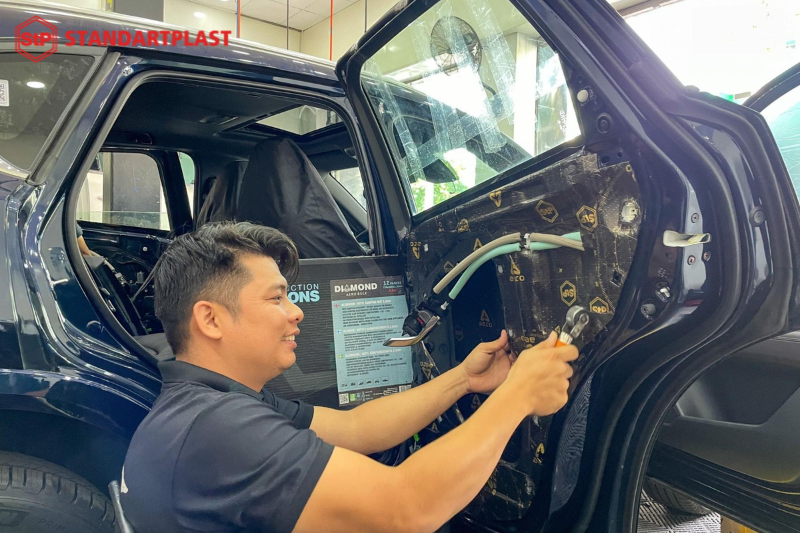 Cách âm StP Aero - Nâng cấp trải nghiệm lái xe hơi hoàn hảo 13 Dụng cụ dán cách âm StP Aero chuyên dụng