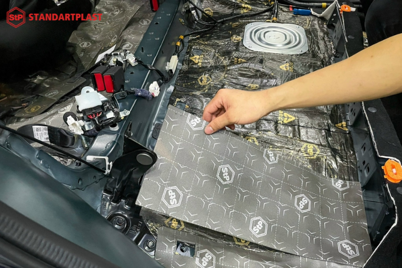 Cách âm StP xe ô tô tại An Giang - Tăng cường sự yên tĩnh 17 Kết hợp dán cách âm và tiêu âm để tăng hiệu quả cách âm cho xe