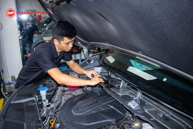 Cách âm StP xe ô tô tại Cần Thơ - Thương hiệu mới nhất 2025 17 Kỹ thuật viên yêu cầu có kinh nghiệm khi thi công cách âm