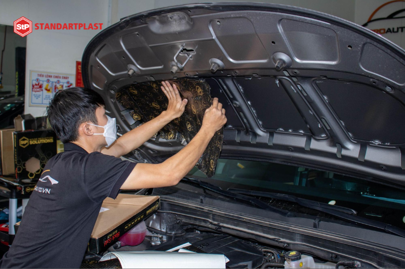 Cách âm StP xe ô tô tại Cần Thơ - Thương hiệu mới nhất 2025 15 Quá trình thi công dán cách âm StP xe ô tô tại Cần Thơ