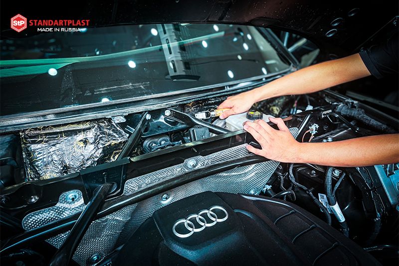 Cách âm StP xe ô tô tại Trà Vinh - Bảng giá kinh nghiệm 2025 14 Quá trình thi công cách âm StP xe ô tô tại Trà Vinh vị trí khoang máy