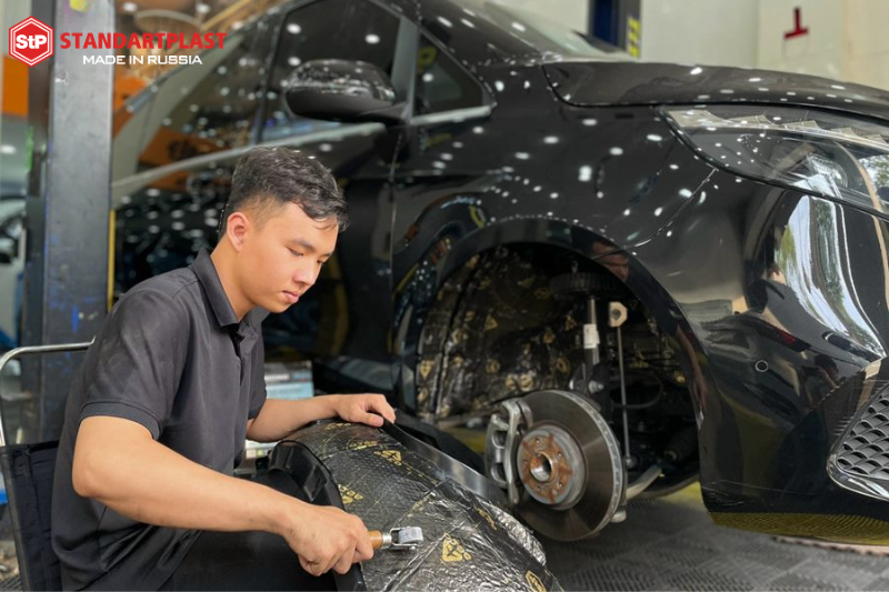 Cách âm StP xe ô tô tại Tiền Giang: Bảng giá mới 2025 6 Dán cách âm Stp xe ô tô tại Tiền Giang là giải pháp cách âm tốt cho ô tô