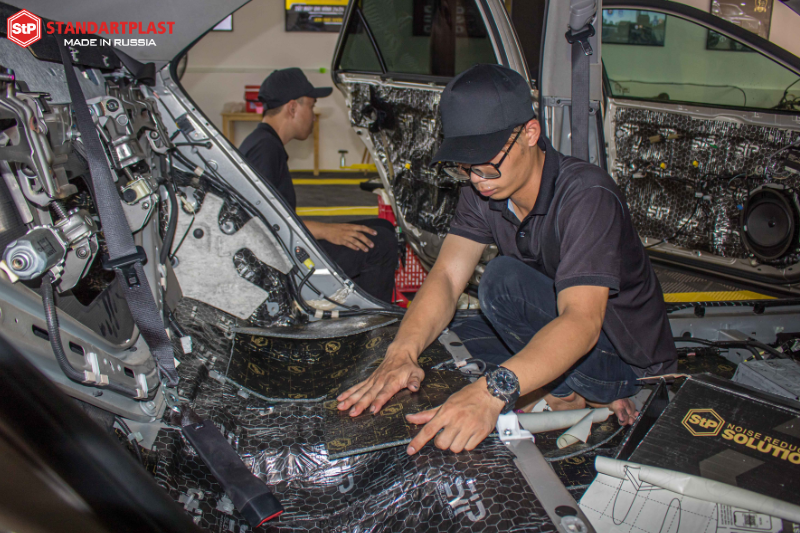 Bảng giá cách âm StP xe ô tô tại Vĩnh Long mới nhất 2025 19 Đội ngũ dán cách âm StP xe ô tô tại Vĩnh Long chuyên nghiệp